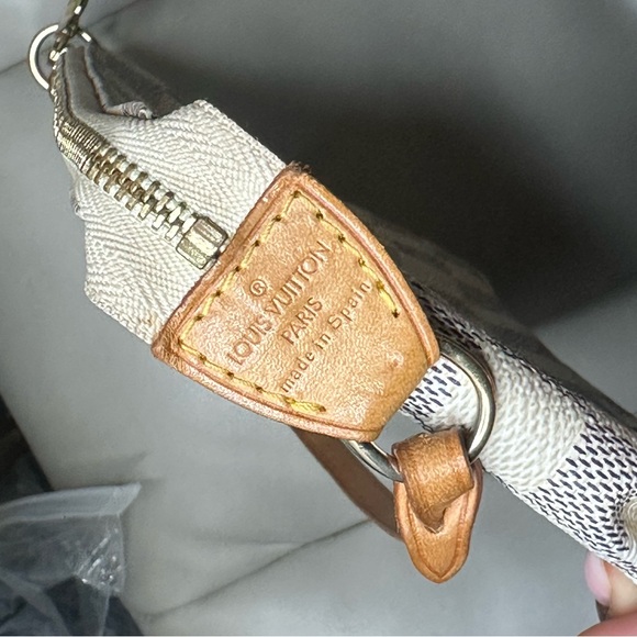 LOUIS VUITTON WHITE DAMIER AZUR POCHETTE ACCESSOIRES - Picture 11 of 15